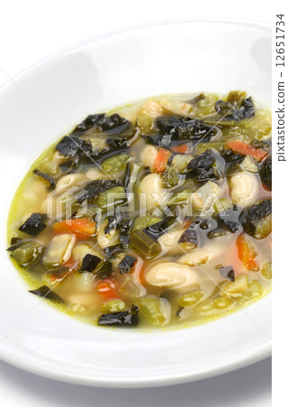 Carbononero and white bean soup 12651734