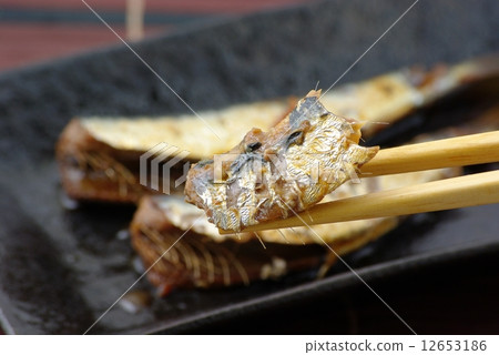 Simmered sardines with ginger 12653186