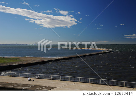 Kamigawa river embankment 12653414
