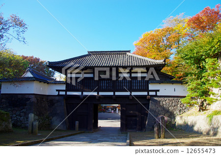 Old-fence garden Three gates 12655473