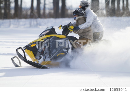 雪地摩托 12655941