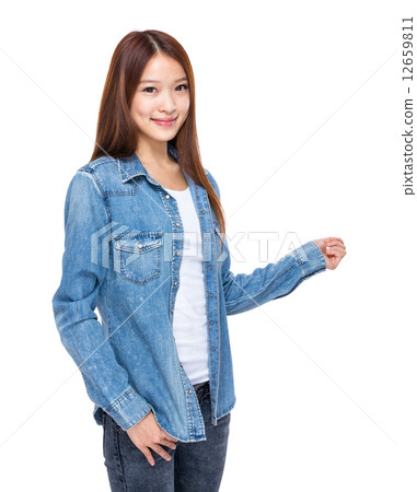 Beautiful asian young woman Beautiful asian young woman 12659811