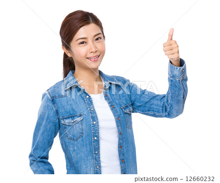 Woman thumb up 12660232