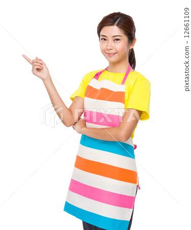 Housewife with finger up 12661109