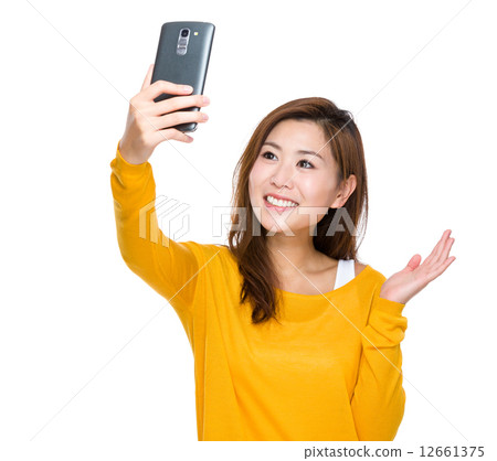 Woman take selfie 12661375
