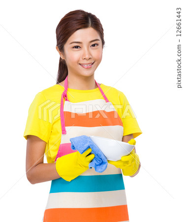 Asian housewife cleaning of bowl 12661443