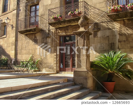 Old street in Barcelona 12665693