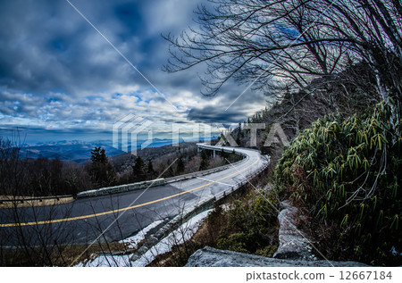linn cove viaduct during winter 12667184