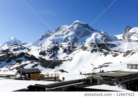 Matterhorn cable car platform and Breithorn peak 12667422