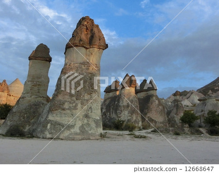 Sunset falls · Mushroom rock 12668647