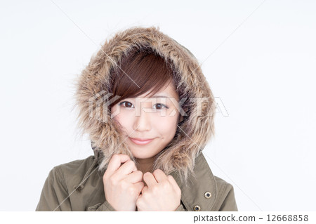 young woman      12668858