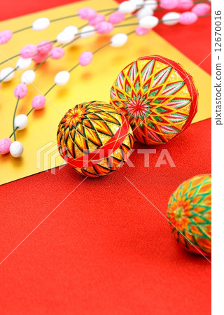 New Year image Kamori and mochi ball New Year image Kamori and mochi ball 12670016