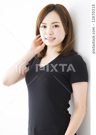Portrait young lady 12670318