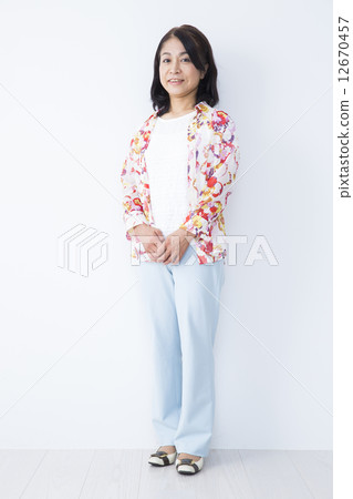 Senior women portrait Senior women portrait 12670457
