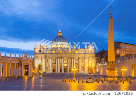 St. Peter's Basilica at the Vatican at night 12671029