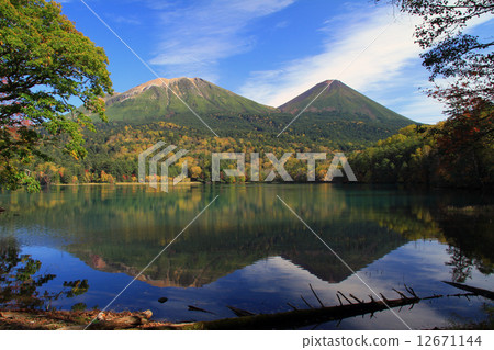 Lake Onneto 12671144
