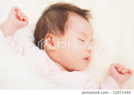 Newborn girl 12671440