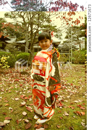 Shichigosan kimono 12671673