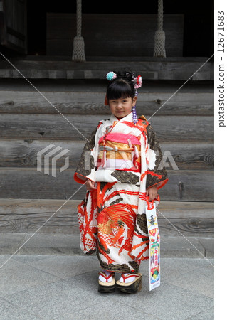 Shichigosan kimono 12671683