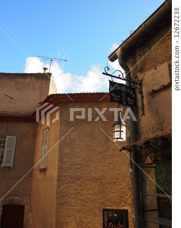 Eze Eze 12672238
