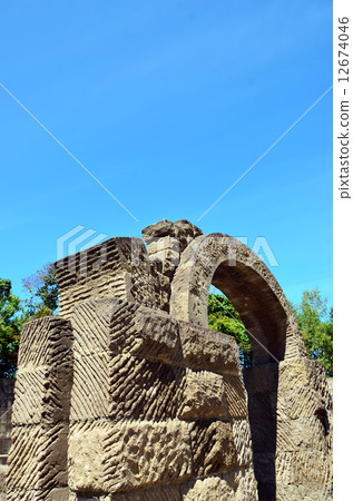Ruin-like mortar square 12674046