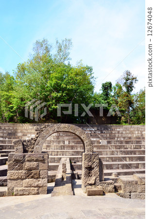 Ruin-like mortar square 12674048