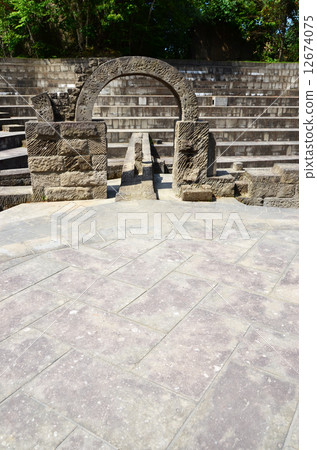 像廢墟的砂漿廣場 像廢墟的砂漿廣場 12674075