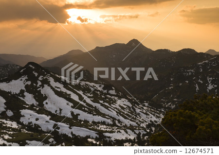 Mountain light spot Mountain light spot 12674571