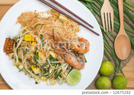 (Pad Thai) Thai style fried noodles 12675282