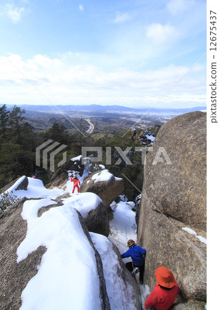 雪山徒步旅行 12675437