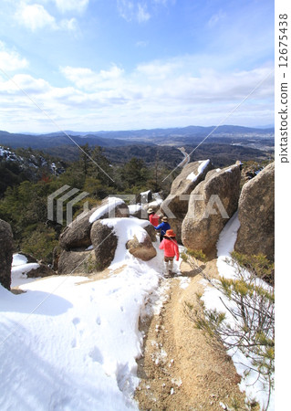 雪山徒步旅行 12675438