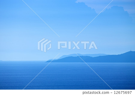 mountains and sea 12675697