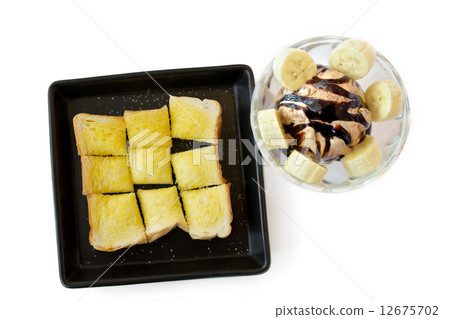 ice cream banana 12675702
