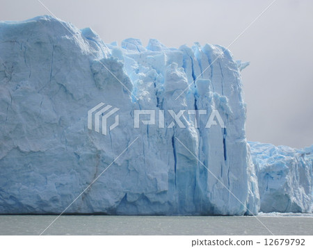 Pelito Moreno Glacier 12679792