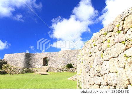 August Okinawa Nakagusuku Castle · One Guo castle wall 12684878