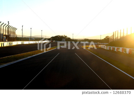 Circuit field that stains in the sunset 12688370
