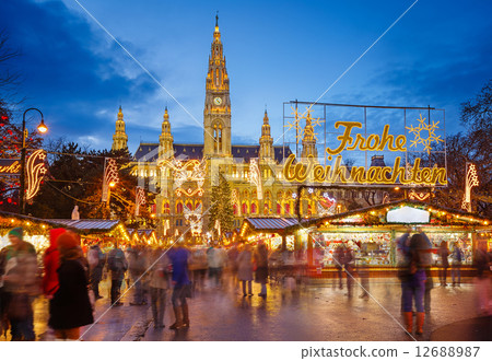 Rathaus and Christmas market in Vienna 12688987