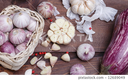 garlik and onions 12689049