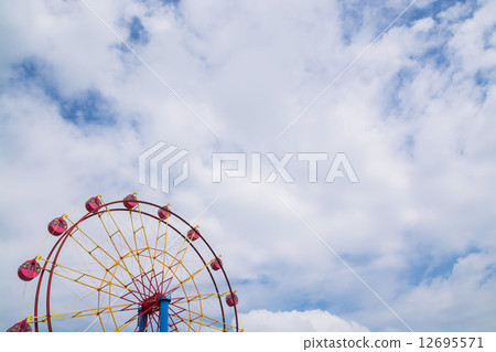 藍天和摩天輪 12695571