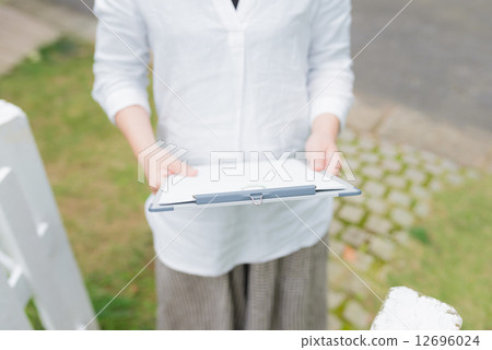 Women and fencing Women and fencing 12696024