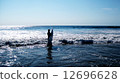 A woman who surfs 12696628