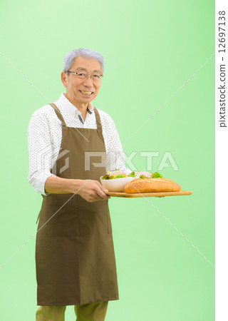 Pose material for clipping using chromakey - Cooking image of senior male 12697138