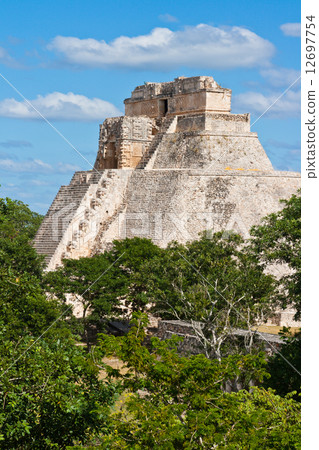 Mayan pyramid (Pyramid of the Magician, Adivino) in Uxmal, Mexic Mayan pyramid (Pyramid of the Magician, Adivino) in Uxmal, Mexic 12697754