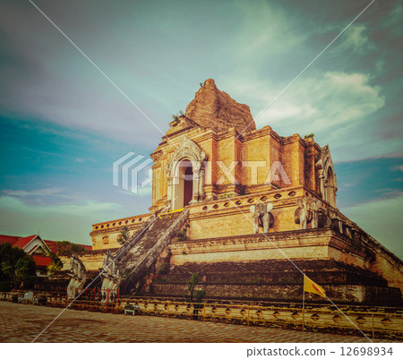 Wat Chedi Luang. Chiang Mai, Thailand 12698934