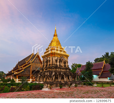 Wat Chedi Luang. Chiang Mai, Thailand 12699675