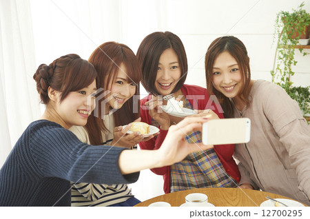 四個女孩去喝茶自拍 12700295