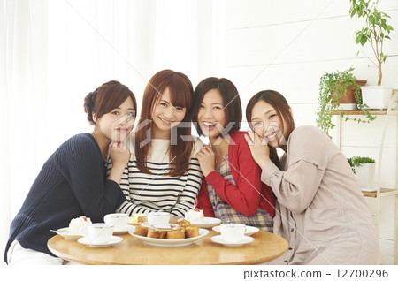 4個女孩去喝茶 12700296