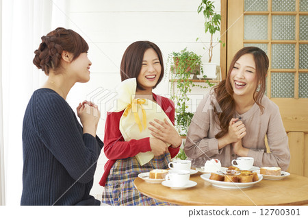 3個女孩到茶禮物 3個女孩到茶禮物 12700301