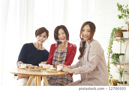 3個女孩去喝茶 12700303