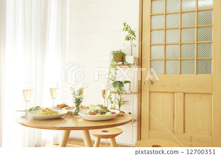 Girls' Union Table of 4 People Girls' Union Table of 4 People 12700351